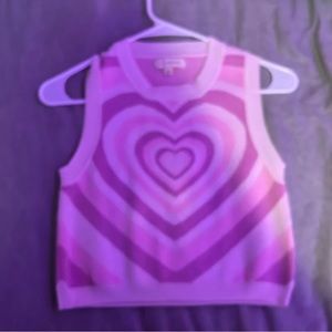 no sleeve crop top heart